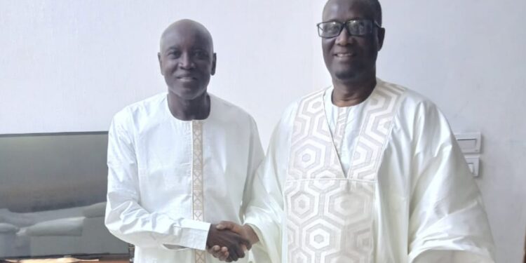 Dakar : l’ambassadeur Essa Bokarr Sy reçu par Aly Ngouille Ndiaye pour des échanges stratégiques sur la sécurité et la coopération régionale