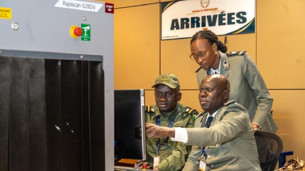 Près de 30 kg de haschich saisis à l’Aéroport international Blaise Diagne<br> 4 img 20260304 wa05723193617990685445465