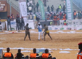 Revivez les plus belles images du combat entre Modou Lo et Sa Thiès à l’Arène nationale.