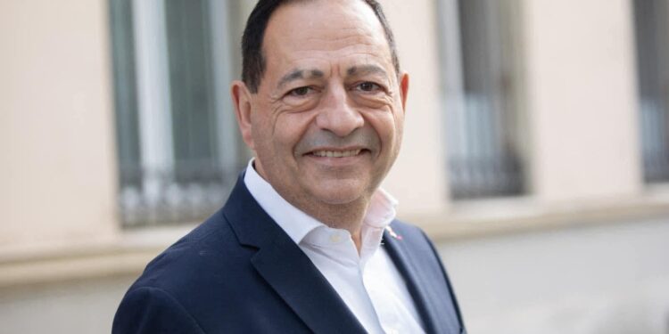 Jean-Luc Romero appelle Emmanuel Macron à accorder des visas humanitaires aux personnes LGBTQIA+ sénégalaises