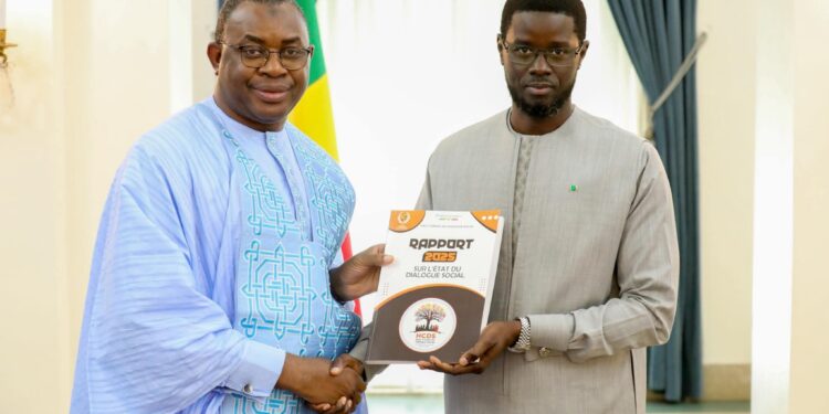 Dialogue social : le Président Diomaye Faye reçoit le rapport 2025 et réaffirme une gouvernance fondée sur la concertation