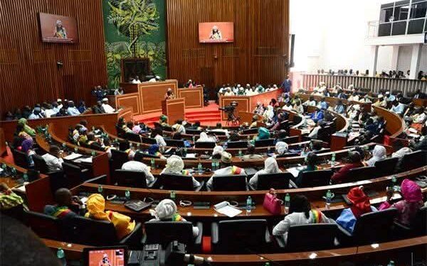 Modification L29 et L30 : le groupe parlementaire Takku Wallu Sénégal dénonce une « procédure cavalière » à l’Assemblée nationale