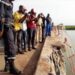 Ziguinchor : un minibus chute dans le fleuve Casamance, plusieurs passagers portés disparus 6 Ziguinchor : un minibus chute dans le fleuve Casamance, plusieurs passagers portés disparus