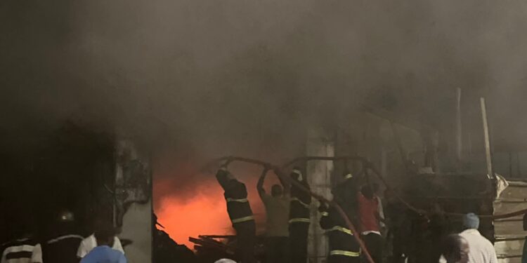 Incendies à répétition au marché central de Tambacounda : Sidiki Kaba appelle à une intervention urgente de l’État 1 Incendies à répétition au marché central de Tambacounda : Sidiki Kaba appelle à une intervention urgente de l’État