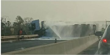 Un camion-citerne en feu bloque l&rsquo;Autoroute de l&rsquo;Avenir à hauteur de Diamniadio