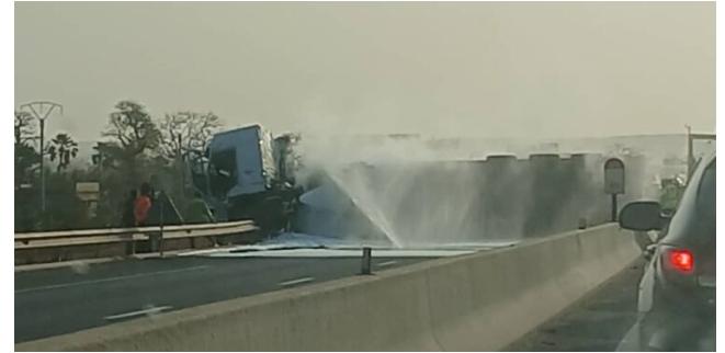 Un camion-citerne en feu bloque l'Autoroute de l'Avenir à hauteur de Diamniadio 1 Un camion-citerne en feu bloque l’Autoroute de l’Avenir à hauteur de Diamniadio