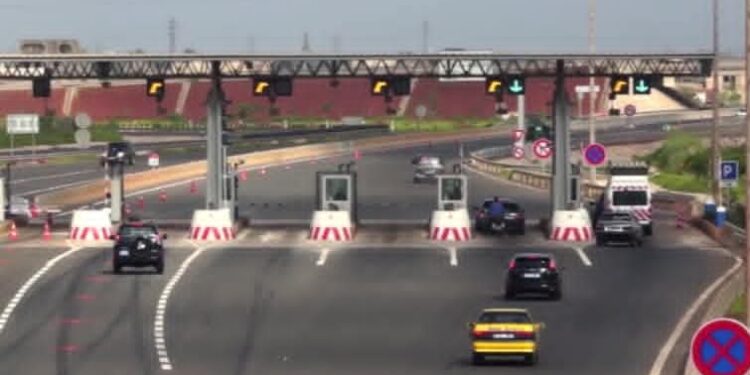 Autoroute Dakar-Thiès : le Forum Civil interpelle Eiffage sur les pannes récurrentes des péages