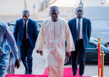 Décès du Cheikh Hamad bin Khalifa Al Thani : le Premier ministre Ahmadou Al Aminou Lô dépêché à Doha pour présenter les condoléances du Sénégal 2 Décès du Cheikh Hamad bin Khalifa Al Thani : le Premier ministre Ahmadou Al Aminou Lô dépêché à Doha pour présenter les condoléances du Sénégal