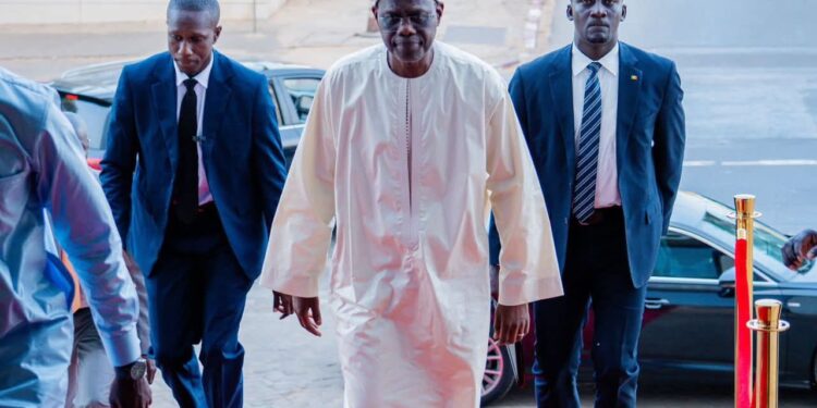 Décès du Cheikh Hamad bin Khalifa Al Thani : le Premier ministre Ahmadou Al Aminou Lô dépêché à Doha pour présenter les condoléances du Sénégal 1 Décès du Cheikh Hamad bin Khalifa Al Thani : le Premier ministre Ahmadou Al Aminou Lô dépêché à Doha pour présenter les condoléances du Sénégal