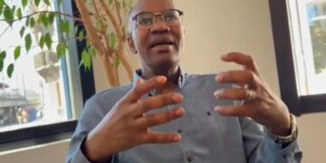 Gingembre Littéraie à ‎Genève : Mamoudou Ibra Kane débat des défis de la démocratie et de l&rsquo;intelligence artificielle au Sénégal