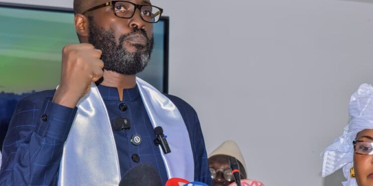 Pape Mahawa Diouf lance le mouvement citoyen RACINE pour promouvoir la nation, l’éthique et la justice sociale 1 Pape Mahawa Diouf lance le mouvement citoyen RACINE pour promouvoir la nation, l’éthique et la justice sociale