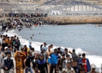 Tentatives de passage vers Sebta et Melilia : le Maroc pointe la désinformation et les réseaux de traite
