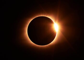 Le ciel s’assombrit : une éclipse solaire spectaculaire attendue ce mercredi 12 août 2 Le ciel s’assombrit : une éclipse solaire spectaculaire attendue ce mercredi 12 août