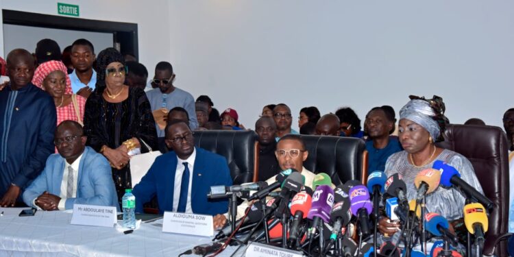 Poutre dans l’œil et comptes secrets : Kiiraay solde ses comptes avec Ousmane Sonko