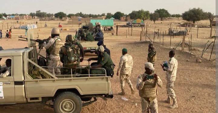 Mauritanie : 17 personnes arrêtées à Bassiknou avec des armes, un ancien porte-parole d’Ansar Dine interpellé 1 Mauritanie : 17 personnes arrêtées à Bassiknou avec des armes, un ancien porte-parole d’Ansar Dine interpellé