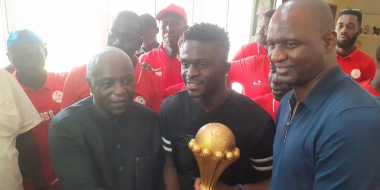 Patrick Vieira : « Saër Seck avait toujours dans l’idée qu’un jour je serais entraîneur de l’équipe nationale du Sénégal » 1 Patrick Vieira : « Saër Seck avait toujours dans l’idée qu’un jour je serais entraîneur de l’équipe nationale du Sénégal »
