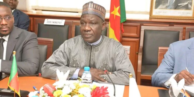 Cameroun : Quatre journalistes placés en garde-à-vue après la disparition présumée des lunettes du ministre en charge de l’Economie