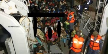 La Marine nationale porte secours à 134 migrants au large de Dakar