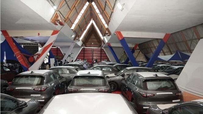 Transport urbain : les 100 premiers taxis électriques lancent une nouvelle dynamique .