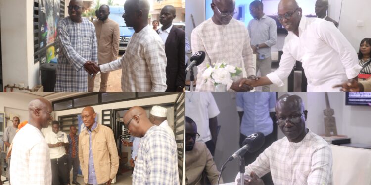 Le ministre de la Communication Bakary Sarr en visite à E-Media 1 Le ministre de la Communication Bakary Sarr en visite à E-Media