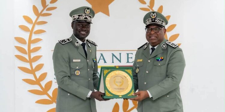 Passation de service à la Direction générale des Douanes : Babacar MBAYE passe le témoin à Malick MBAYE 1 Passation de service à la Direction générale des Douanes : Babacar MBAYE passe le témoin à Malick MBAYE