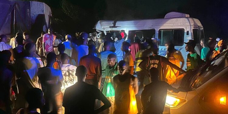 Drame sur l’axe Ndande-Kébémer : six morts et plusieurs blessés dans une collision entre un camion et un car