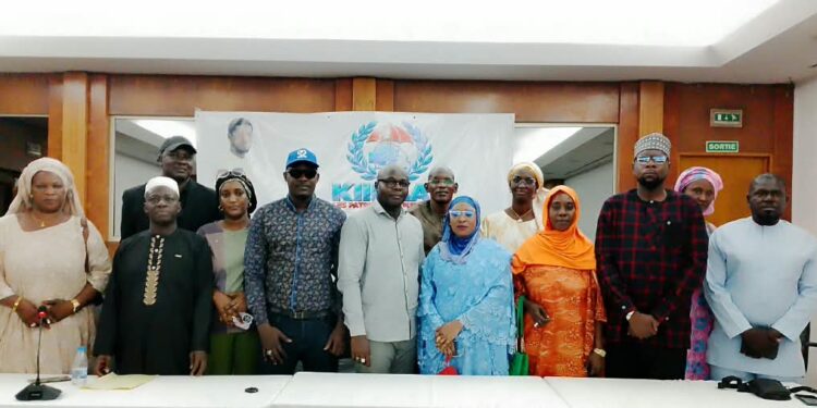 Les membres fondateurs du parti Kiiraay réaffirment leur soutien à Bassirou Diomaye Faye et réclament la dissolution de l’Assemblée 1 Les membres fondateurs du parti Kiiraay réaffirment leur soutien à Bassirou Diomaye Faye et réclament la dissolution de l’Assemblée