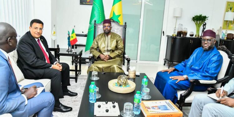 Diplomatie parlementaire : Ousmane Sonko reçoit les ambassadeurs de France, d’Iran et de Chine ainsi que le président du Parlement panafricain 1 Diplomatie parlementaire : Ousmane Sonko reçoit les ambassadeurs de France, d’Iran et de Chine ainsi que le président du Parlement panafricain
