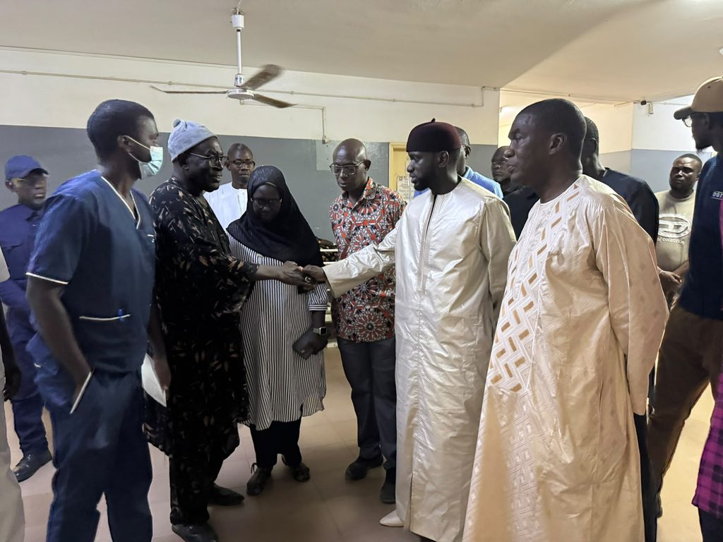Accident sur l’axe Ndande–Kébémer : le ministre Abdoul Ahad NDIAYE présente ses condoléances aux familles endeuillées 7 WhatsApp Image 2026 10 24 at 15.48.12
