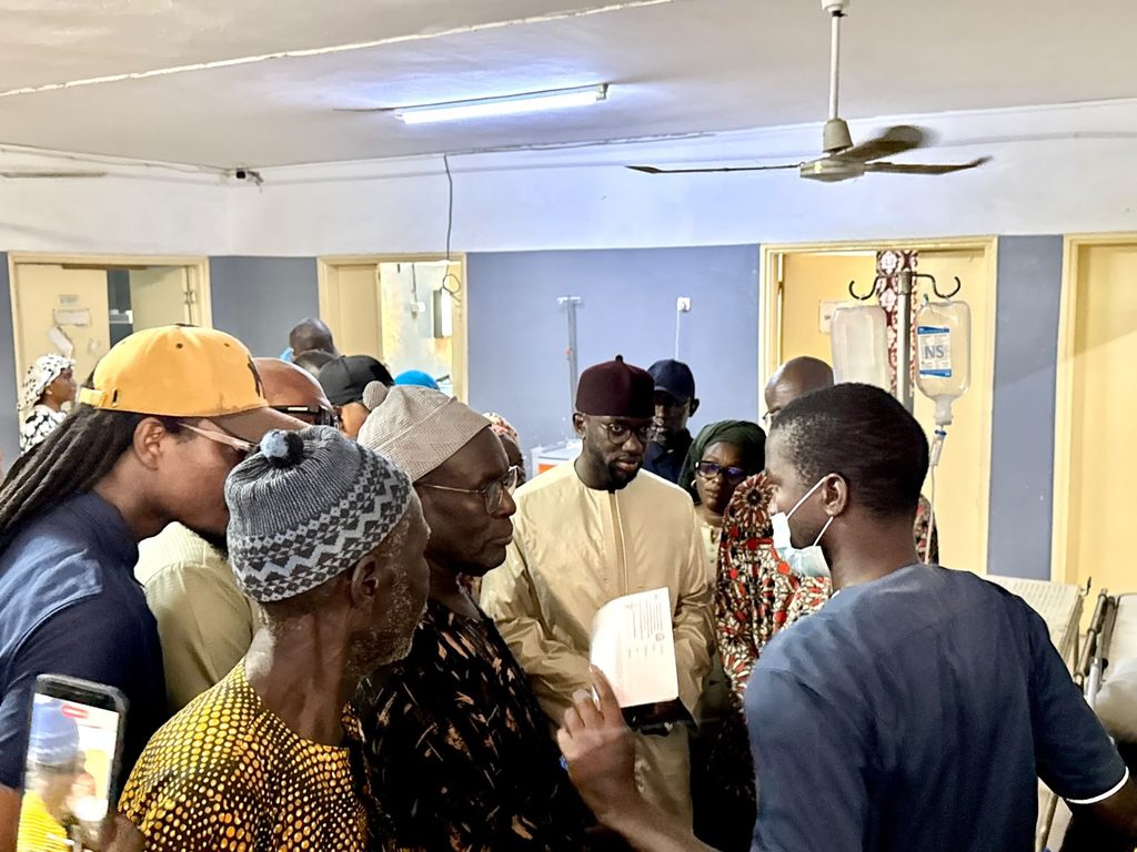 Accident sur l’axe Ndande–Kébémer : le ministre Abdoul Ahad NDIAYE présente ses condoléances aux familles endeuillées 5 WhatsApp Image 2026 10 24 at 15.48.13 1