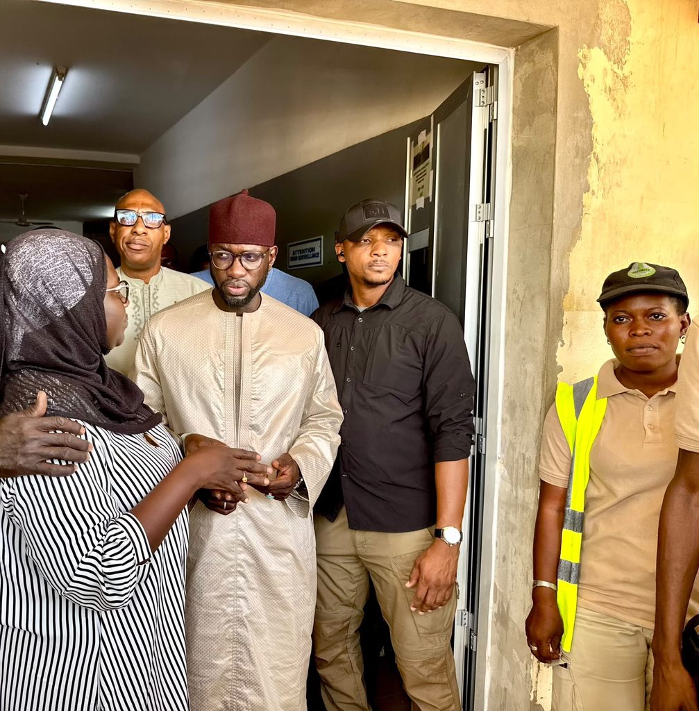 Accident sur l’axe Ndande–Kébémer : le ministre Abdoul Ahad NDIAYE présente ses condoléances aux familles endeuillées 3 WhatsApp Image 2026 10 24 at 15.48.13 3